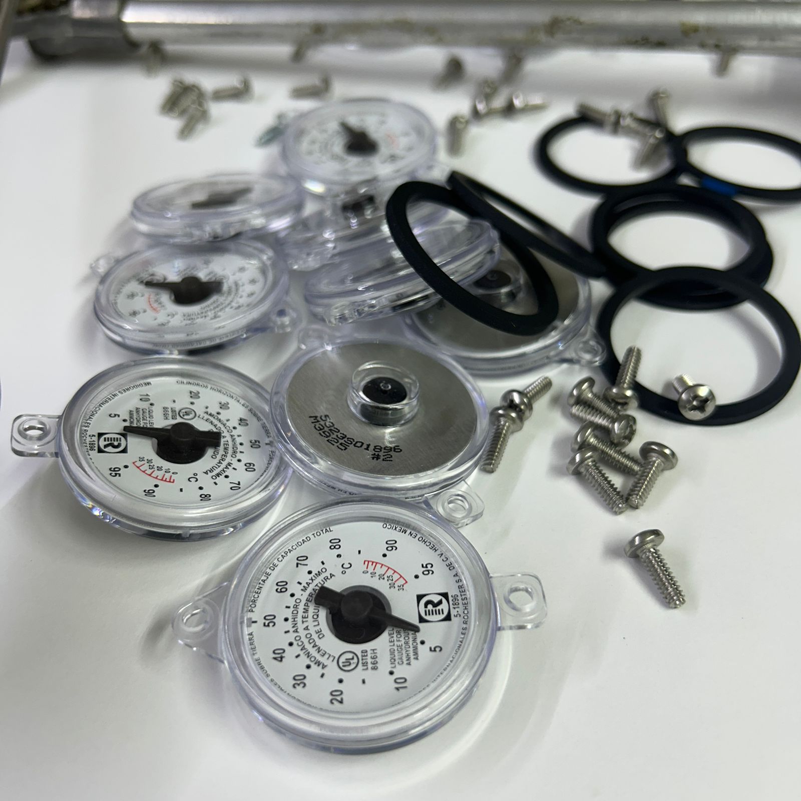 FOTOS de refacciones para medidor flotador rochester , caratula sr. caratula jr. empaques