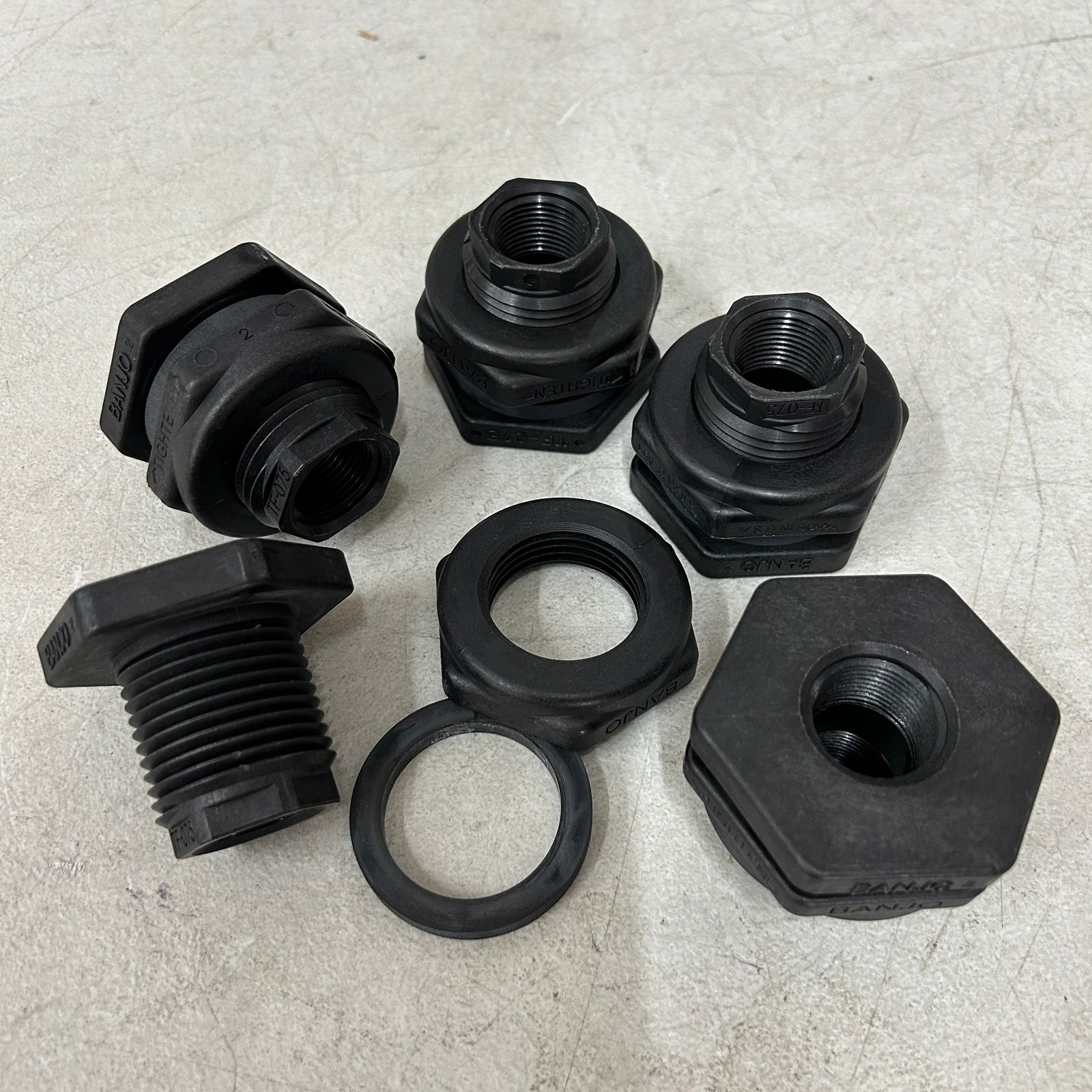 SALIDA PARA TANQUE TF075 BANJO - POLIPROPILENO