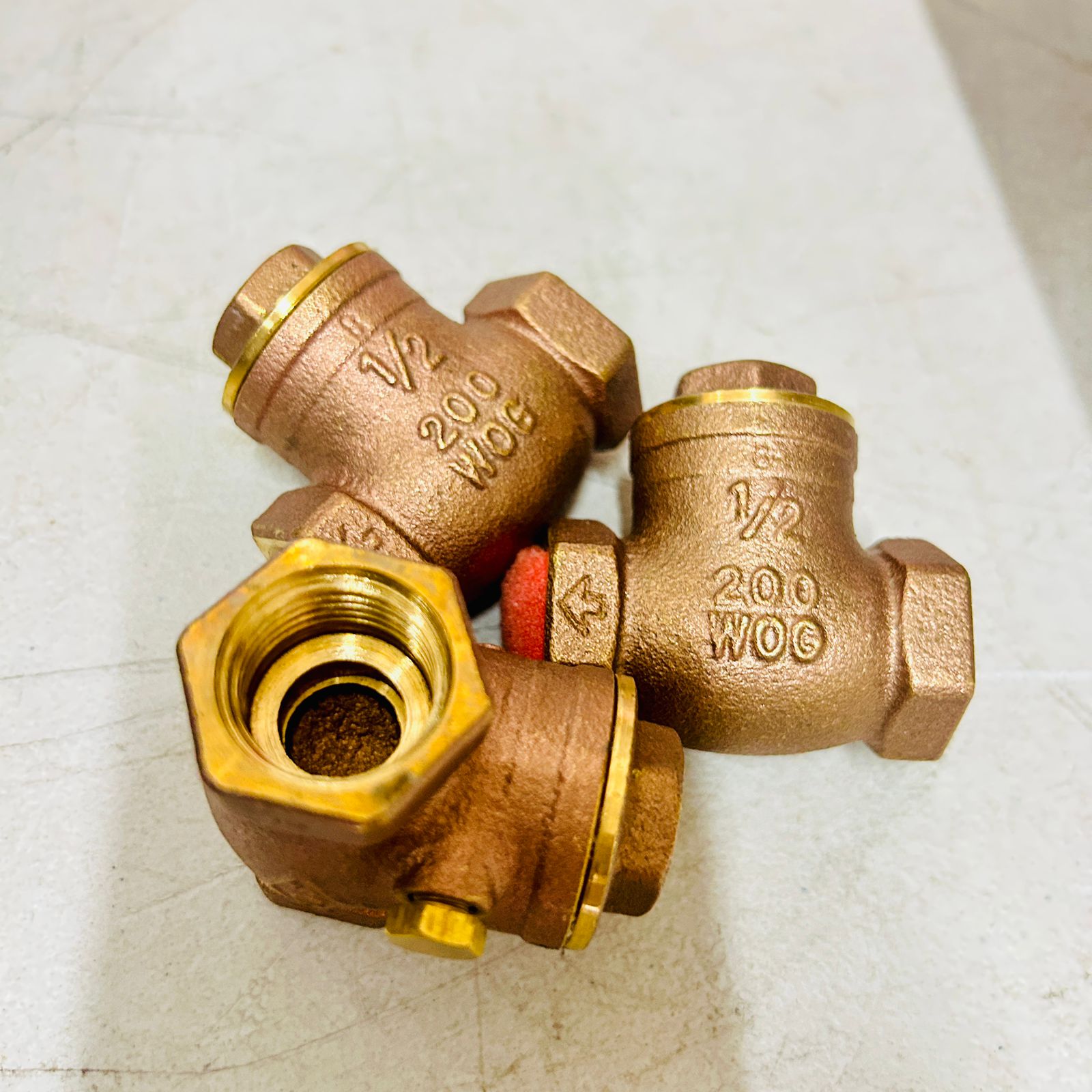 foto de válvula check de columpio de latón de 1/2" marca Dixon