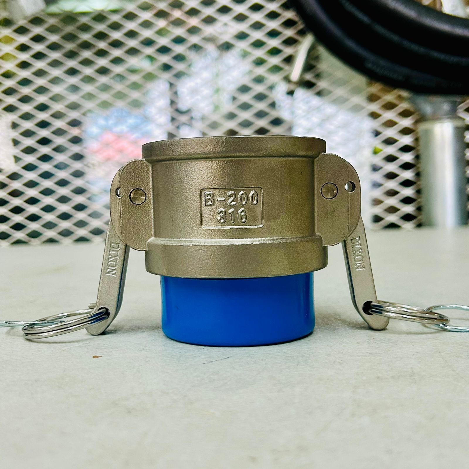 FOTO DE DIXON Acoplador Hembra Rosca Macho 2” Acero Inoxidable para Sistemas Industriales de Alto Desempeño